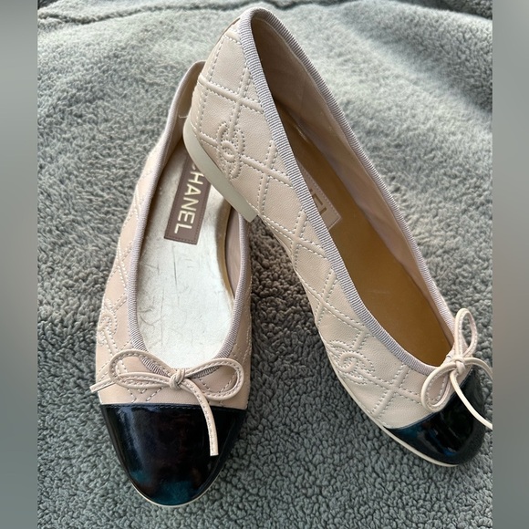 Chanel Women's Cap Toe Ballerina Logo Flats - Beige 36.5 - Picture 3 of 11